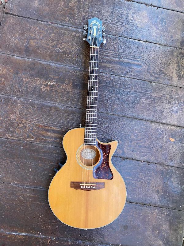 ギター GUILD SONGBIRD NAT 1990 Guild Songbird Natural Acoustic/ Electric Guitar + OHSC