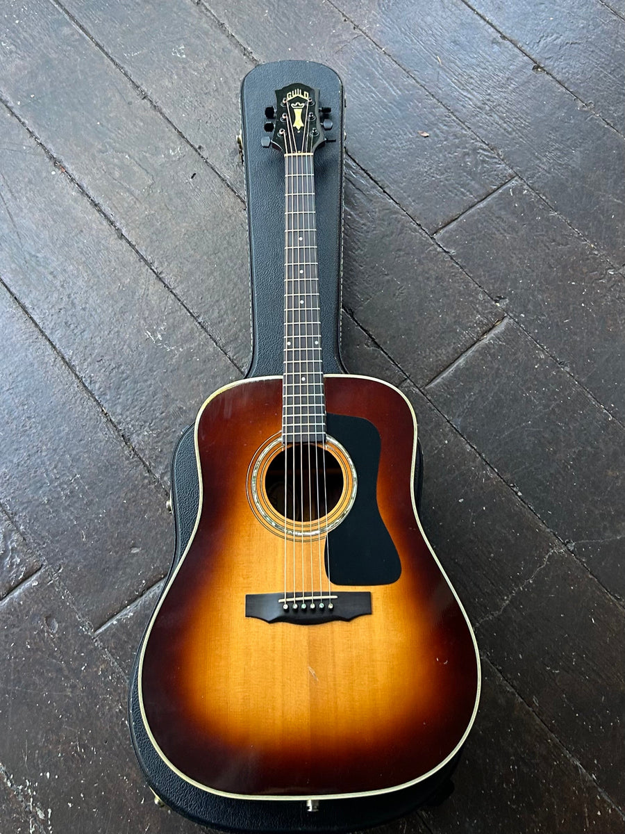 1995 Guild DV52 Sunburst – Moze Guitars
