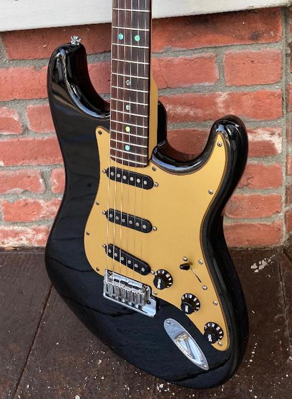 2004 Fender Deluxe 50th Anniversary Stratocaster – Moze Guitars
