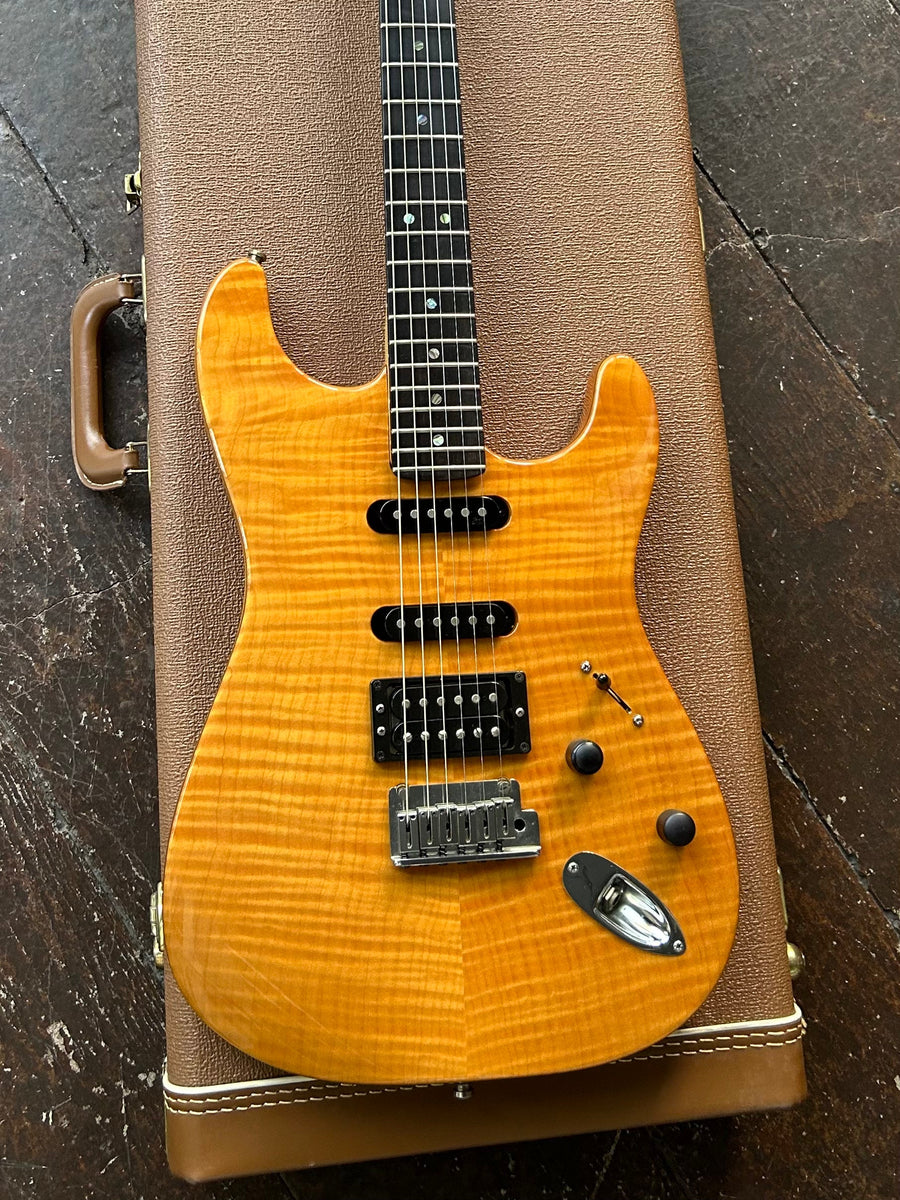 2005 Fender American Deluxe Stratocaster QMT HSS – Moze Guitars