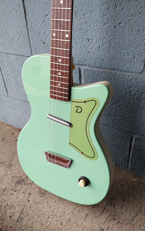Danelectro U1 Reissue – Moze Guitars