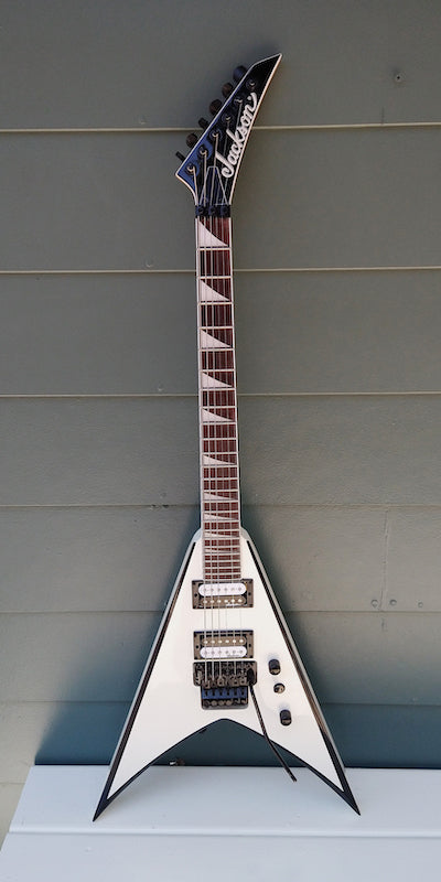 Jackson V – Moze Guitars