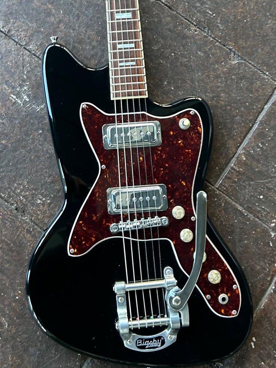 Silvertone Silhouette Reissue – Moze Guitars