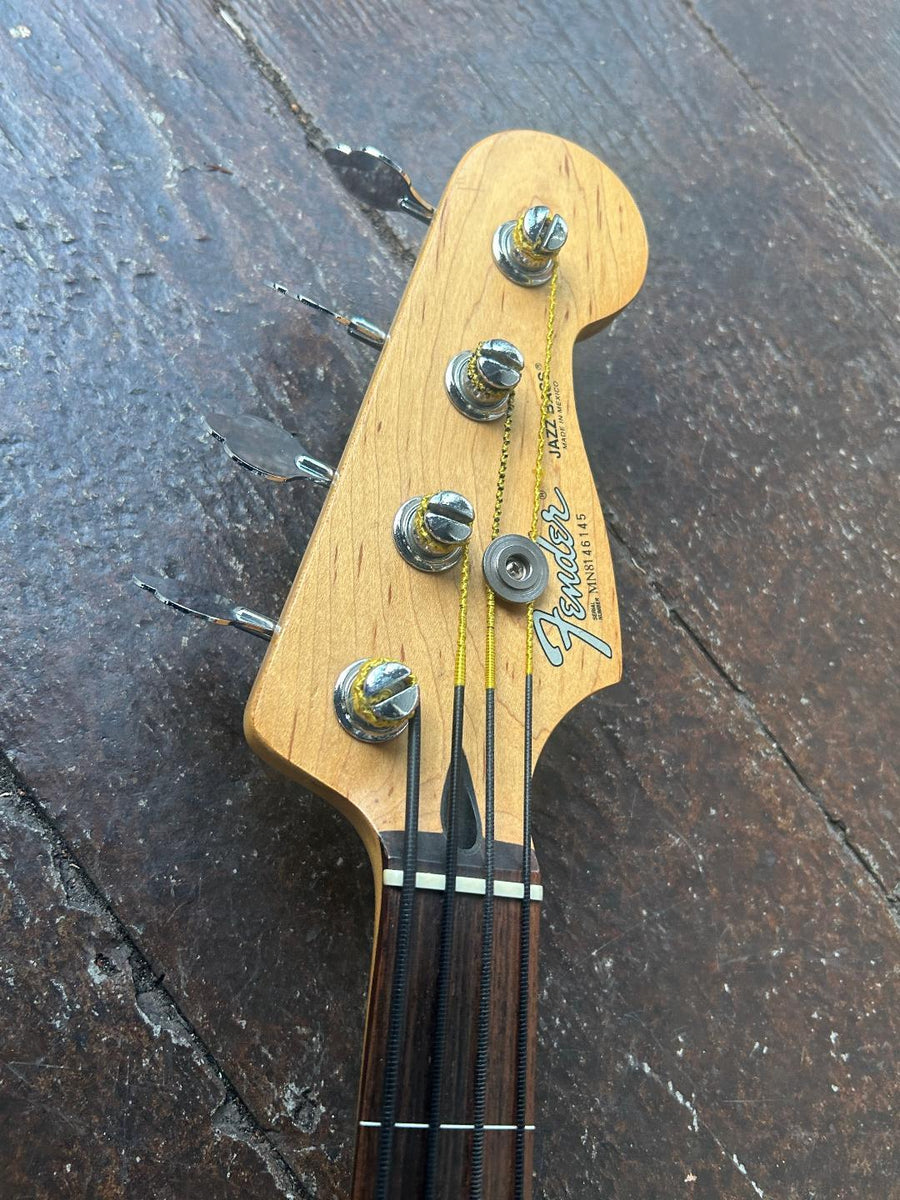 1998 Fender Fretless Jazz Bass with Dimarzio pickups – Moze Guitars