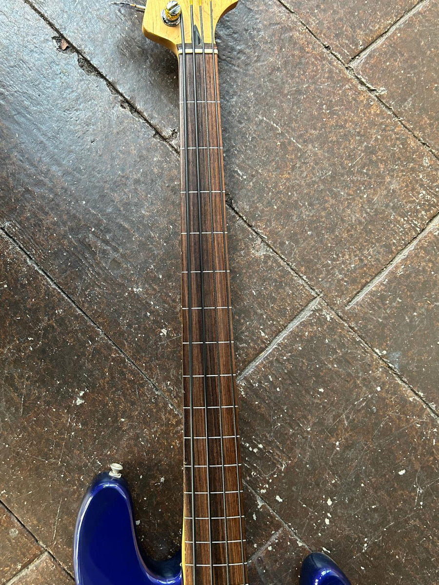 1998 Fender Fretless Jazz Bass with Dimarzio pickups – Moze Guitars