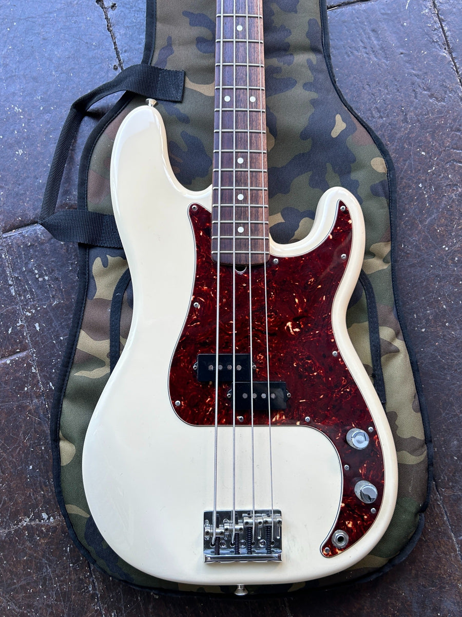 2008 Fender American Standard Precision Bass, Olympic White – Moze