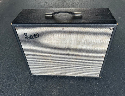 Front view Supro amplifier black tolex, grey  front with black Supro logo