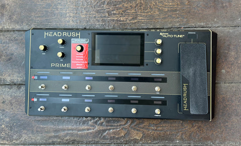 top view black headrush pedal effect and pedal board with autotune and twelve buttons
