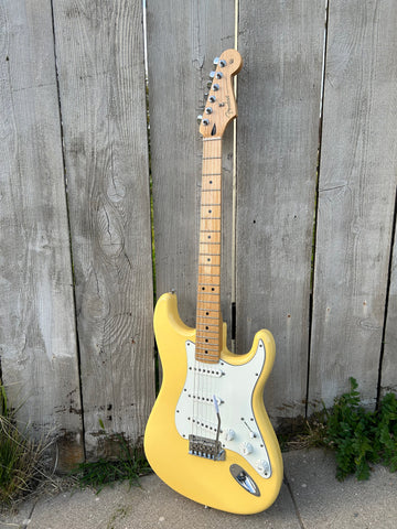 2018 Fender Player Stratocaster - Buttercream MIM