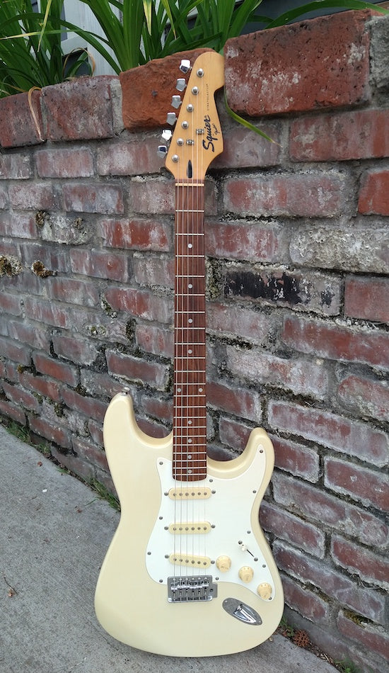 美品　Squier Stratocaster アイボリー Squier Mini Stratocaster Maple Fingerboard Limited-Edition