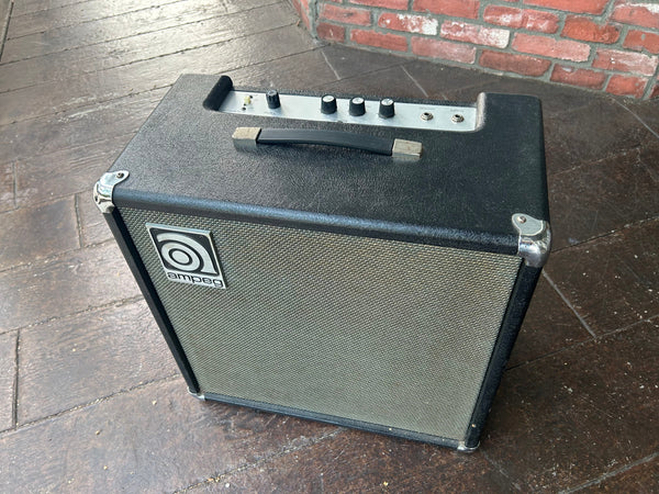 Ampeg Jet J-12 – Moze Guitars