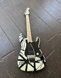 Fender EVH Striped Series - White w/ Black Stripes