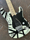 Fender EVH Striped Series - White w/ Black Stripes