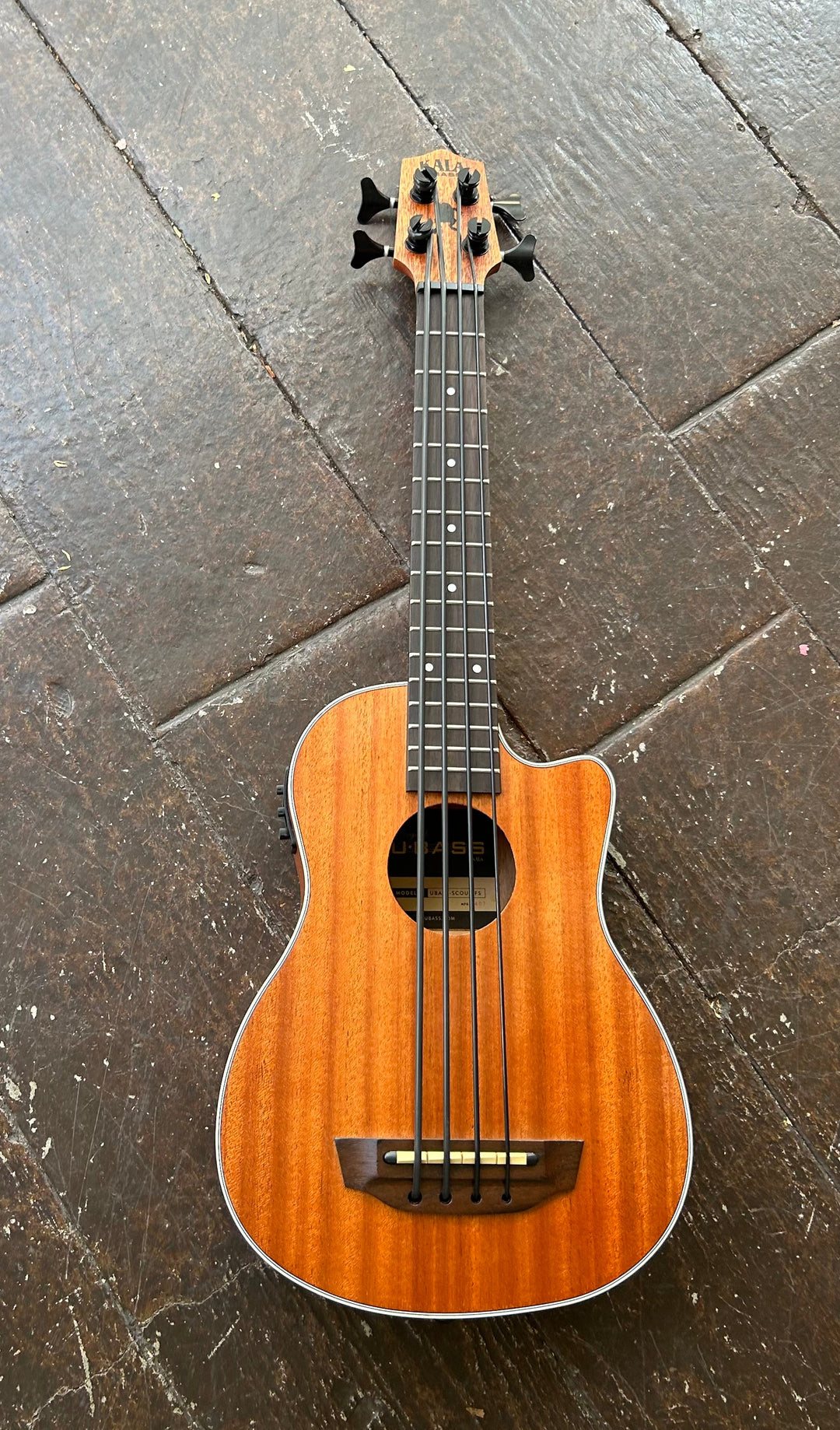 mokani☆ Ukulele – Moze Guitars
