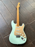 Squier 40th Anniversary Stratocaster Vintage Ed. Satin Sonic Blue
