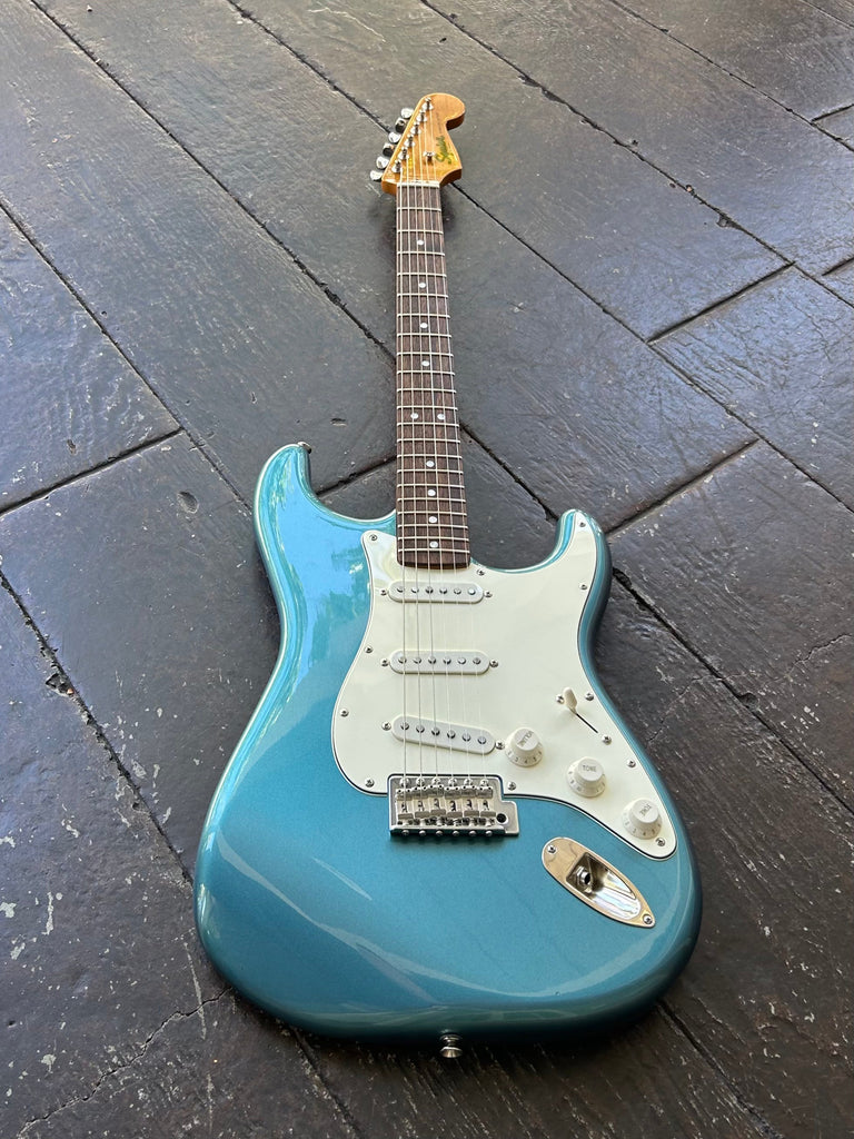 SQUIER Stratocaster fender 水色 Amazon.com: Fender Squier Stratocaster Electric Guitar - Daphne