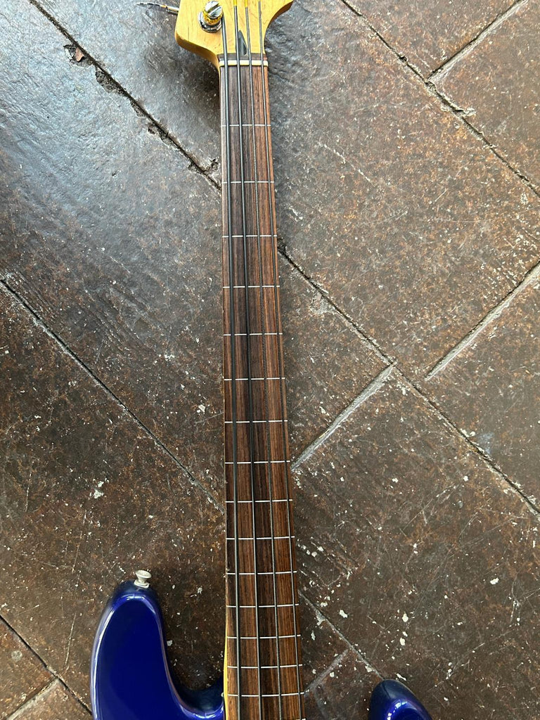 1998 Fender Fretless Jazz Bass with Dimarzio pickups – Moze Guitars
