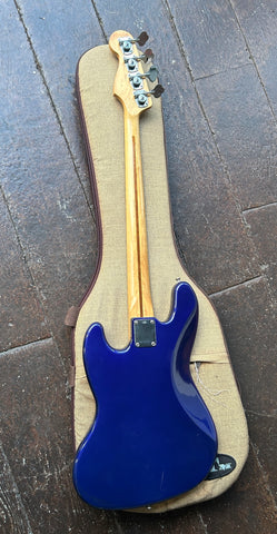 1998 Fender Fretless Jazz Bass with Dimarzio pickups – Moze Guitars