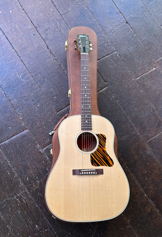 2024 Gibson J-35 '30s Faded, spruce top , rosewood fretboard and black headstock
