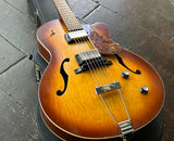 Godin 5th Avenue CW kingpin II HB Cognac Burst