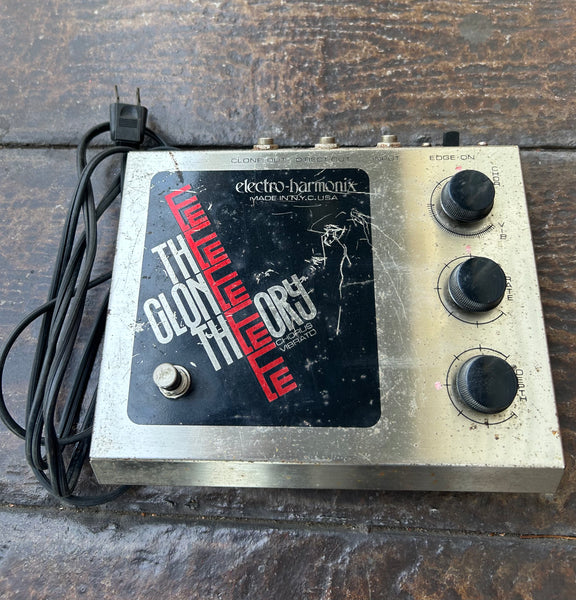 Stereo Clone Theory | Analog Chorus / Vibrato - Electro-Harmonix