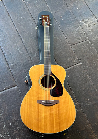 Yamaha FG-150 acoustic guitar, spruce top, rosewood bridge and fretboard with brown headstock
