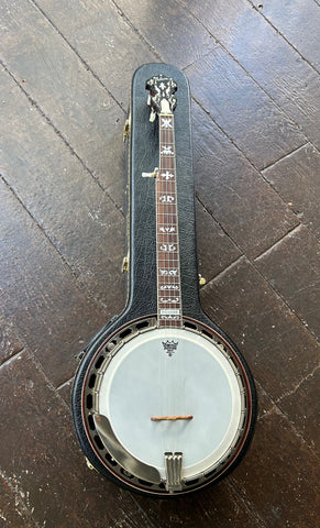 Vintage Gibson style banjo with rosewood fibnger board and black headstock