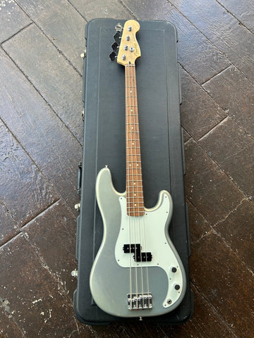 2022 Fender Player Precision Bass Silver, palfero fretboard and maple headstock