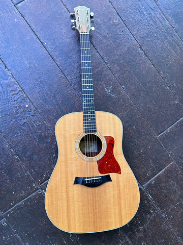 Taylor acoustic guitar spruce top with rosewood fretboard top view