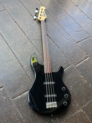 Yamaha BB350F (Fretless) black finish bass, with rosewood fretboard with maple headstock