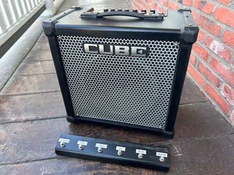 Black Cube amplifier with metal front, with footswitch