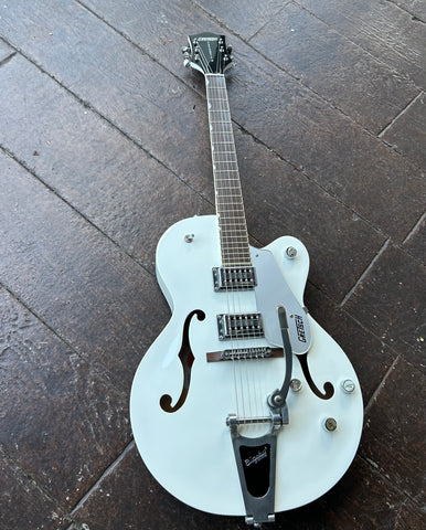 White Gretsch guitar with bigsby, two chrome pick ups, roswood bridge, rosewood fret board and black headstock