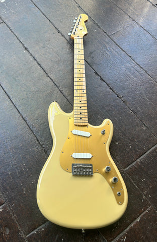2021 Fender Player Duo Sonic Maple Fingerboard, Desert Sand, copper pick guard, two white pick ups