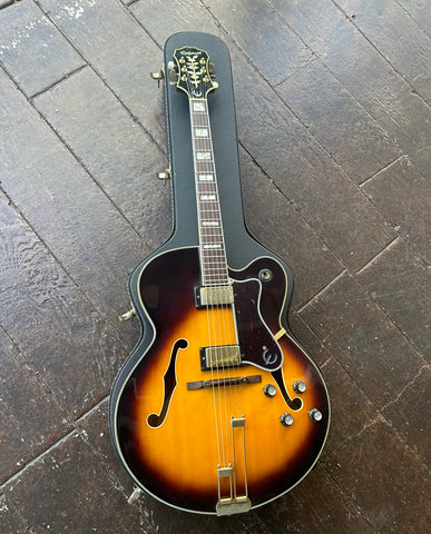 Epiphone sunburst hollowbody with gold pick ups and tortoise pickguard, rosewood fretboard with block inlays, black headstock with epiphone gold logo