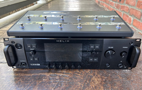 Line 6 Helix Rack Guitar Multi-effects Rack Processor with foot controller, black effects rack 