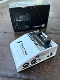 Side view of Torpedo C.A.B. M+ (Two Notes Audio Engineering)