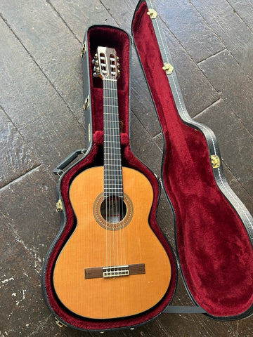 2007 Jose Ramirez R4 cedar top, rosewood bridge and fretboard with rosewood headstock