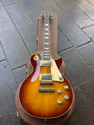 2020 Gibson Les Paul Standard '60s -Ice Tea burst finish,
Mahogany Body, Maple Top, Mahogany Neck, Rosewood Fingerboard, and 2 Humbucking Pickups