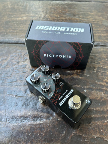 Pigtronix Disnortion distortion mini pedal, black with four control knobs, single metal button footswitch