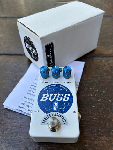 Barber Electronics FWW Buss guitar pedal, white with three knob control, single button footswitch