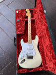 Fedner Stratocaster olympic white lefthanded, with maple fret board, in red case 