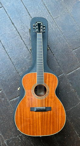 2002 Left handed Larrivee OM-05 Mahogany acoustic guitar with ebony bridge and fretboard , black head stock 