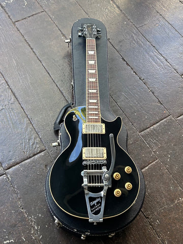 2013 Gibson Les Paul Traditional Pro with Bigsby , black finish, rosewood fretboard and black headstock, chrome hardware with chrome bigsby