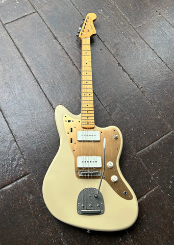 Squier 40th Anniversary Vintage Edition Jazzmaster , Satin Desert Sand finish, gold pick-guard, maple neck and headstock