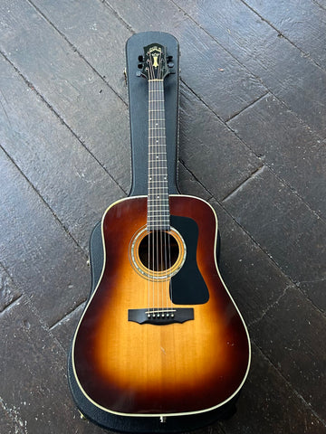 1995 Guild DV52 Sunburst acoustic guitar, with rosewood bridge and ebony fretboard, black headstock