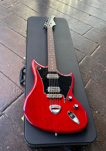High Spirit Red Tail Hawk,Mahogany body and neck, Rosewood fretboard
T. V. Jones Classic Pick-ups, black satin finish headstock 