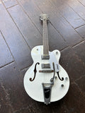 Gretsch G5120 Electromatic Hollow Body :
Finish: White
Body: Hollow Body, Single Cutaway
Top: Laminated Maple