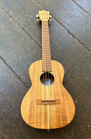Martin Tenor Koa top and rosewood fretboard, koa headstock
