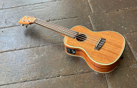 Kala mahogany concert ukulele, Gloss Mahogany line features a high-gloss finish to enhance the simple elegance of the Mahogany woodgrain 