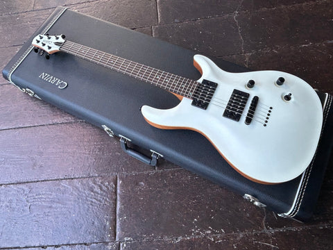 Carvin Carve Top white finish, electric guitar with black hardware and pick-ups, with rosewood fretboard and white headstock